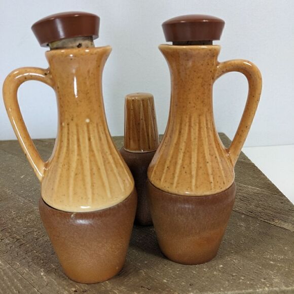 wooden Salt and pepper shakers, olive oil and vinegar set, wood and ceramic - Picture 5 of 6